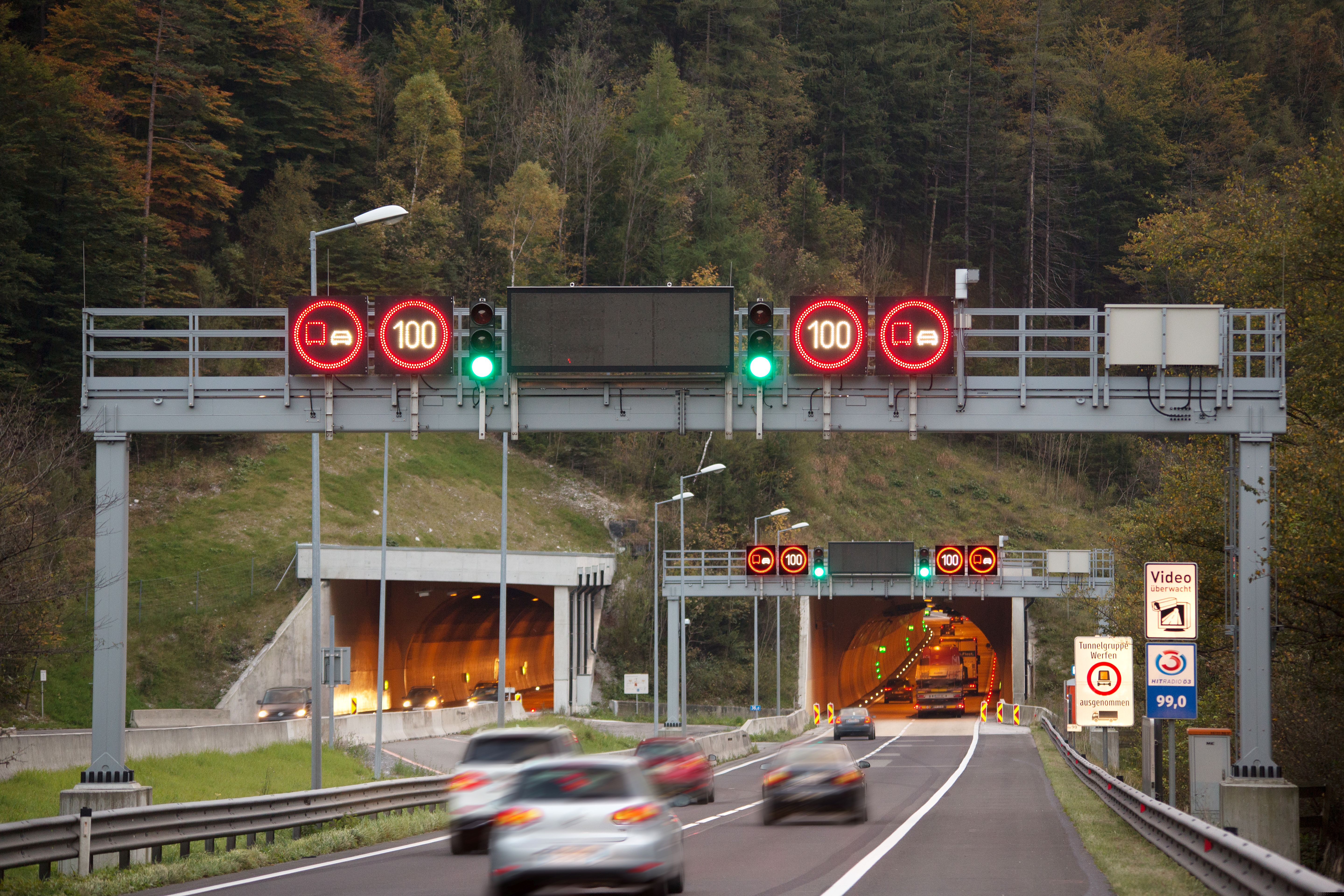 Figure 1: Présignalisation en amont d’un tunnel en Autriche